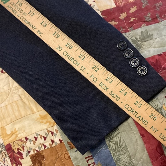 Jos. A. Banks suit jacket navy wool 43 L timeless style - Picture 7 of 12